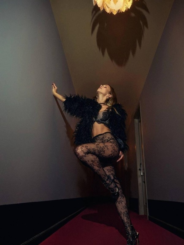 Света привлекательная девушка из Красного села цена от 6000 руб